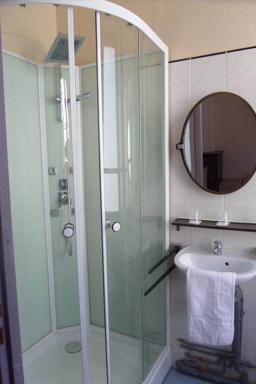 Hôtel de la Gare Romans-sur-Isère Habitación foto